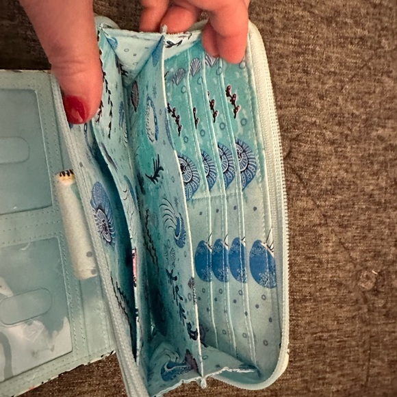 Vera Bradley RFID Turnlock Wallet in Paisley Wave - Picture 3 of 4